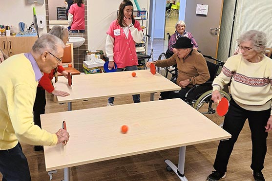 Partie de ping-pong à l'Ephad Putillenea