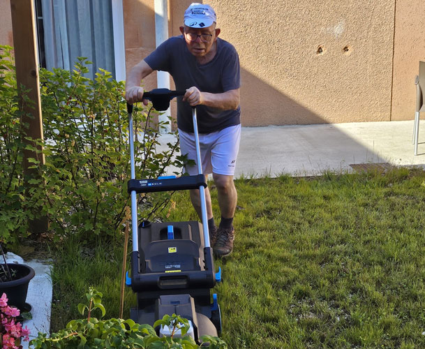 Entretien du jardin à Tropayse