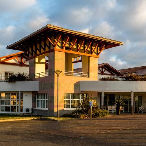 Couche de soleil sur le bâtiment de l'EPHAD Lutxiberri